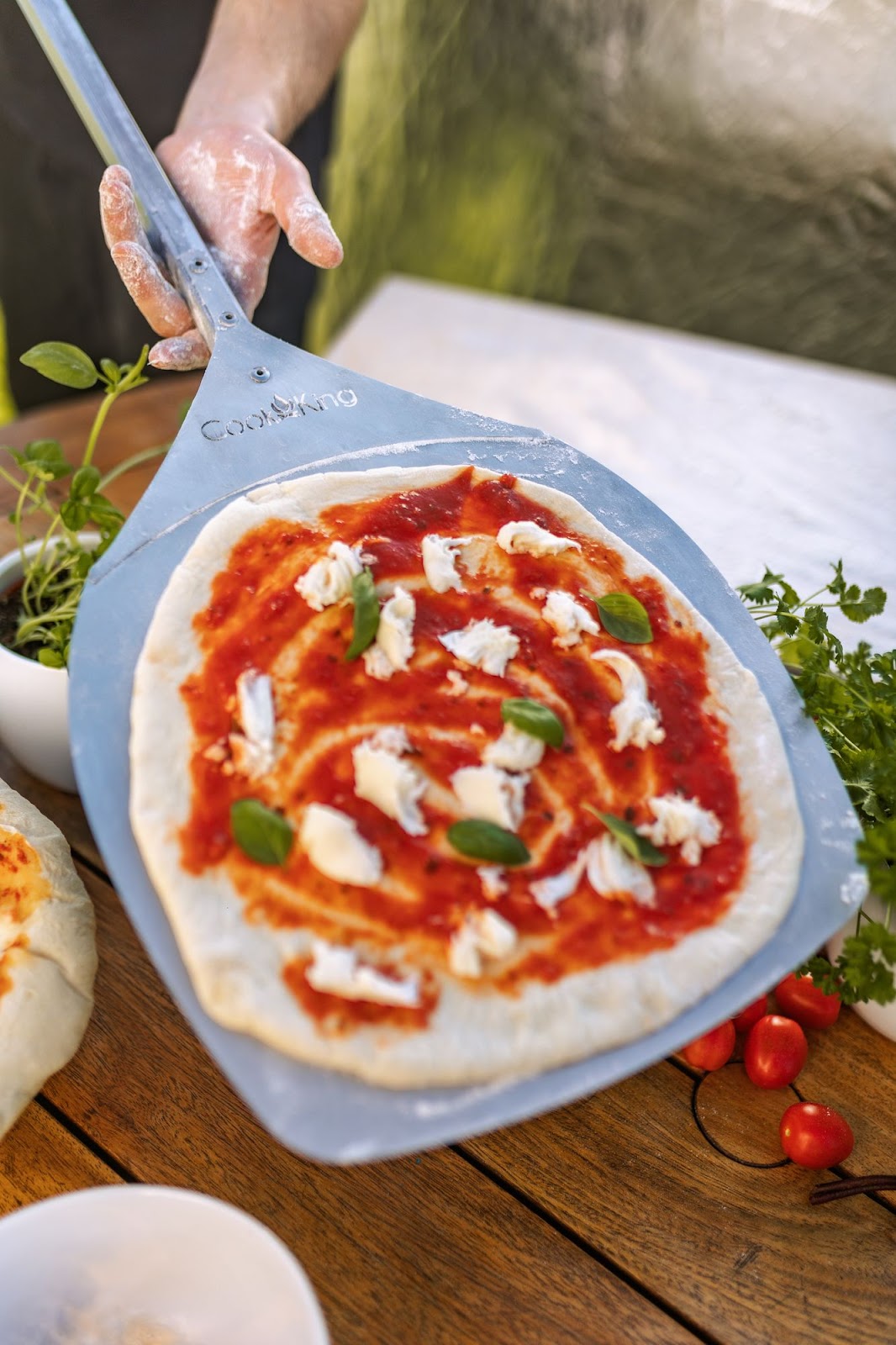 Cookking Die Pizzaschaufel aus rostfreiem Stahl für den "VENTO" Backofen